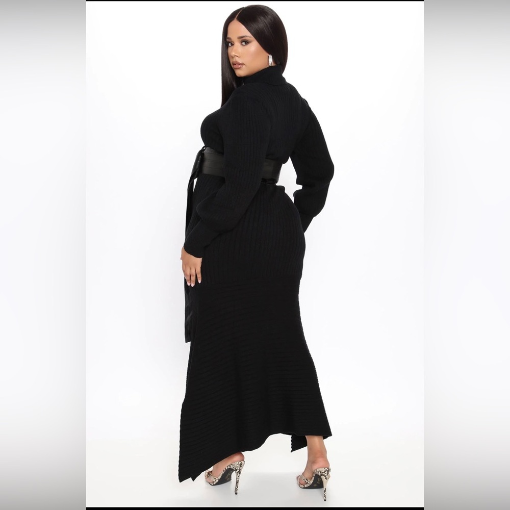 Warm black sweater dress with belt included